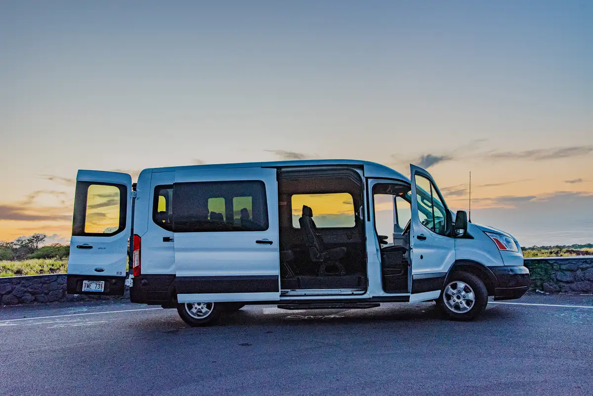 Ford Transit 350 XLT Med Roof exterior photo 2