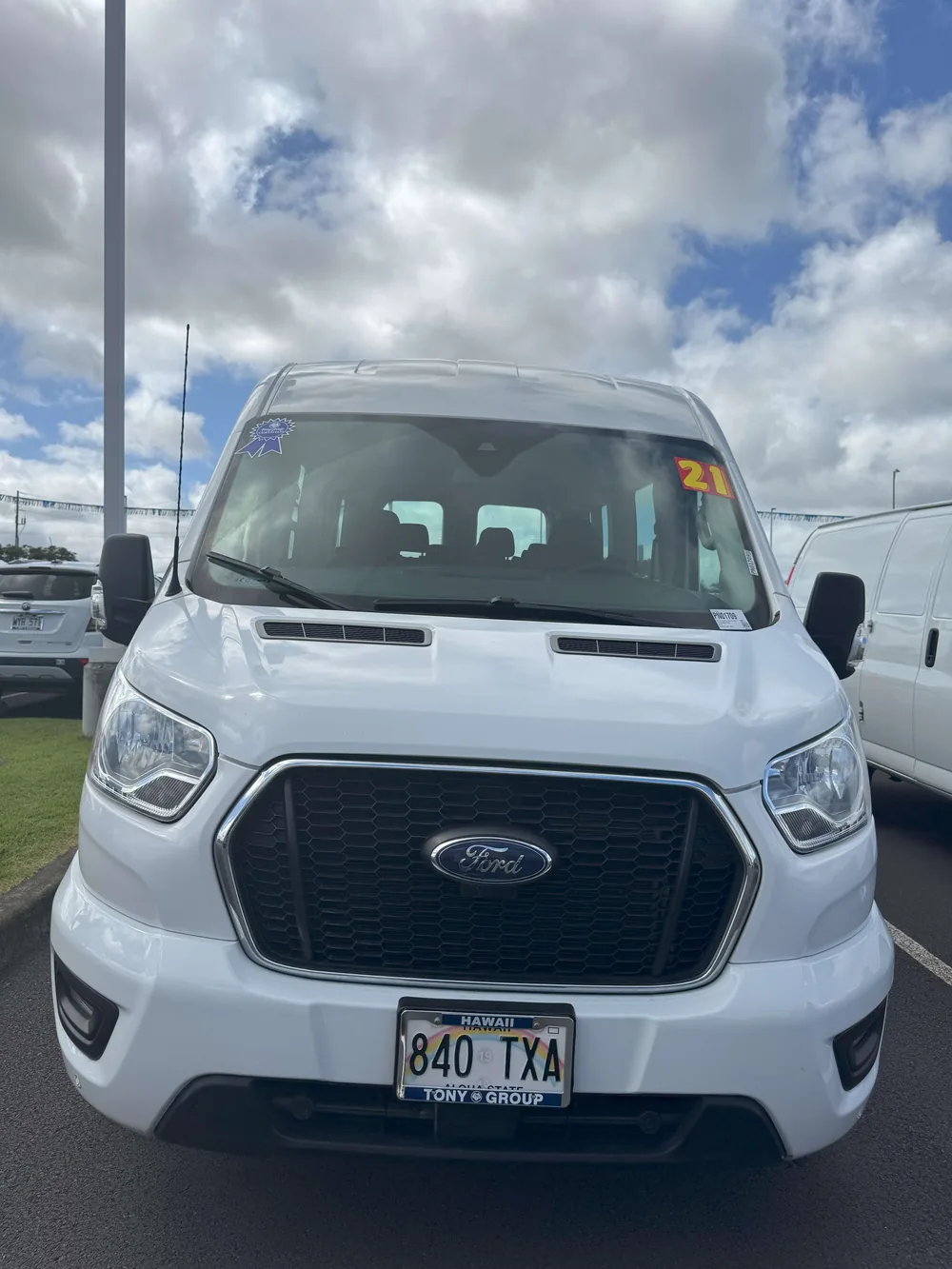Ford Transit 350 XLT Med Roof exterior photo 2