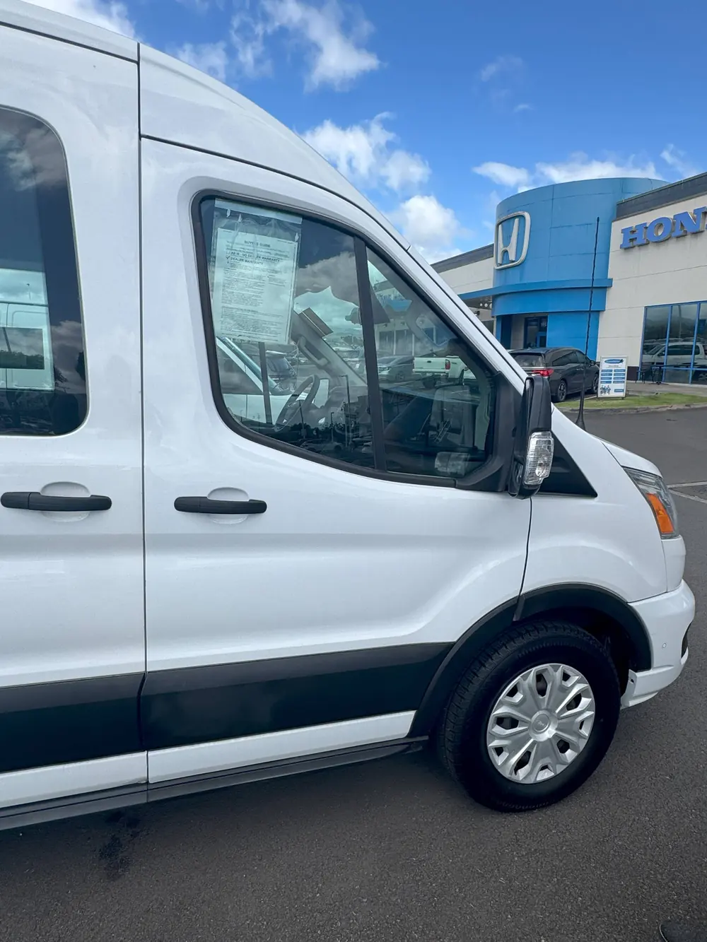 Ford Transit 350 XLT Med Roof exterior photo 4