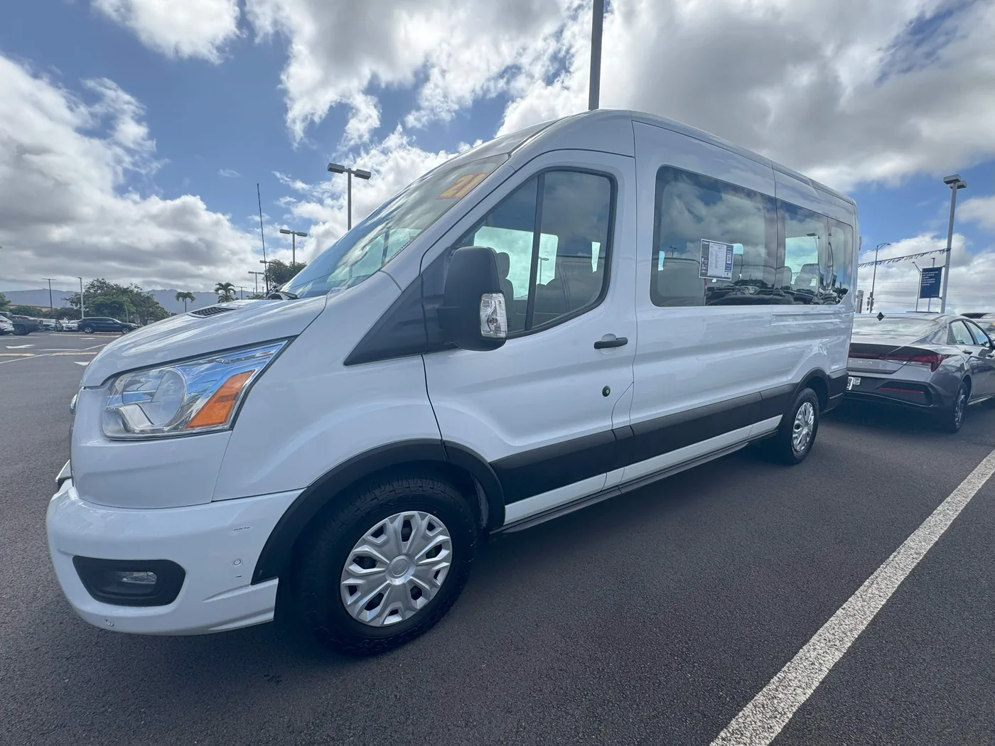 Ford Transit 350 XLT Med Roof