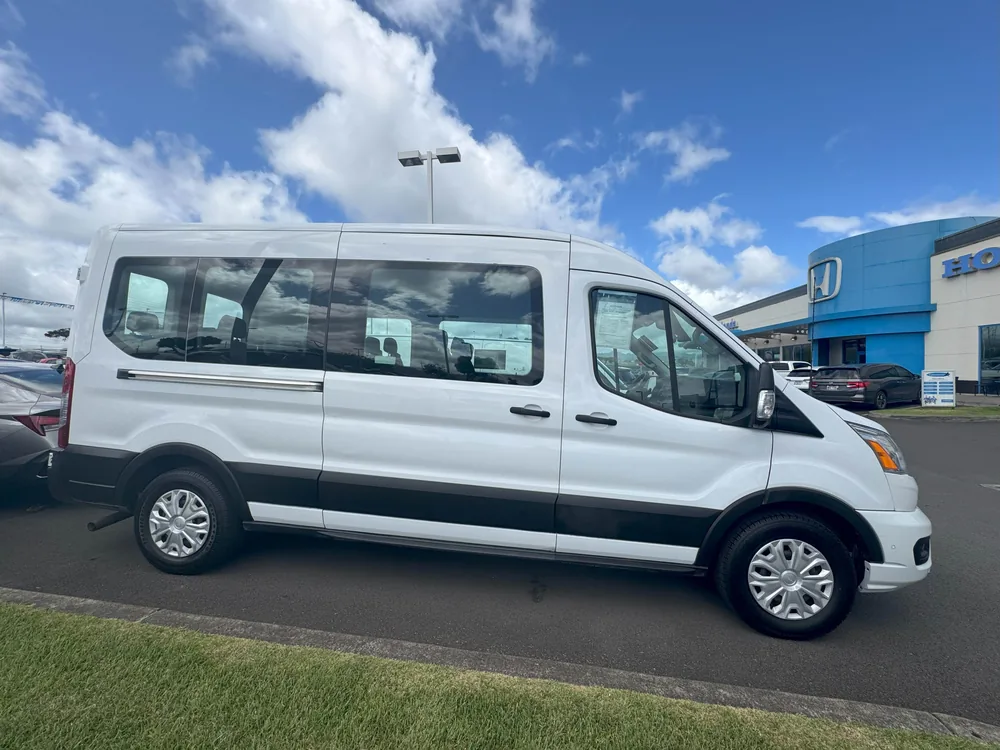 Ford Transit 350 XLT Med Roof exterior photo 1
