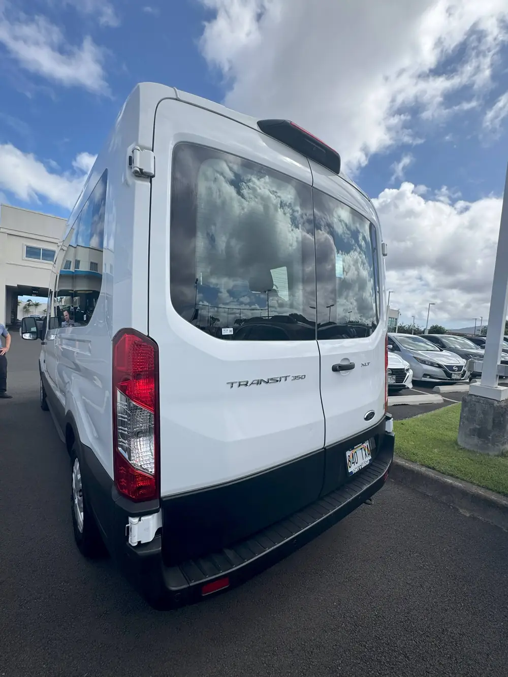 Ford Transit 350 XLT Med Roof exterior photo 3