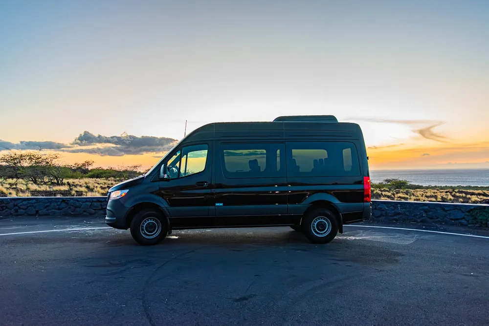 24 Mercedes Sprinter Med Roof exterior photo 2