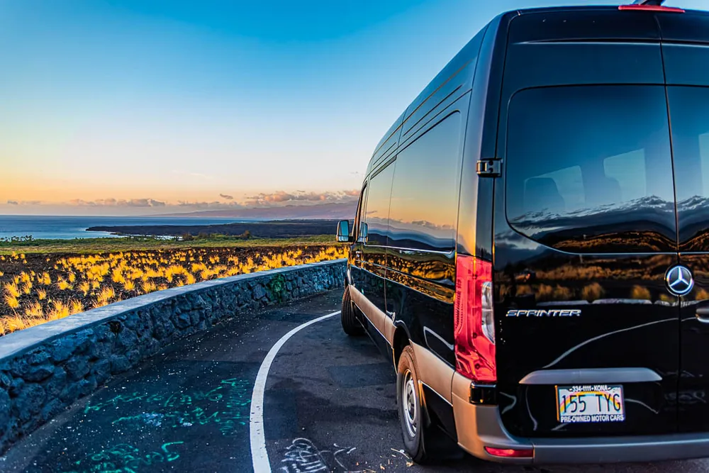 24 Mercedes Sprinter Med Roof exterior photo 3
