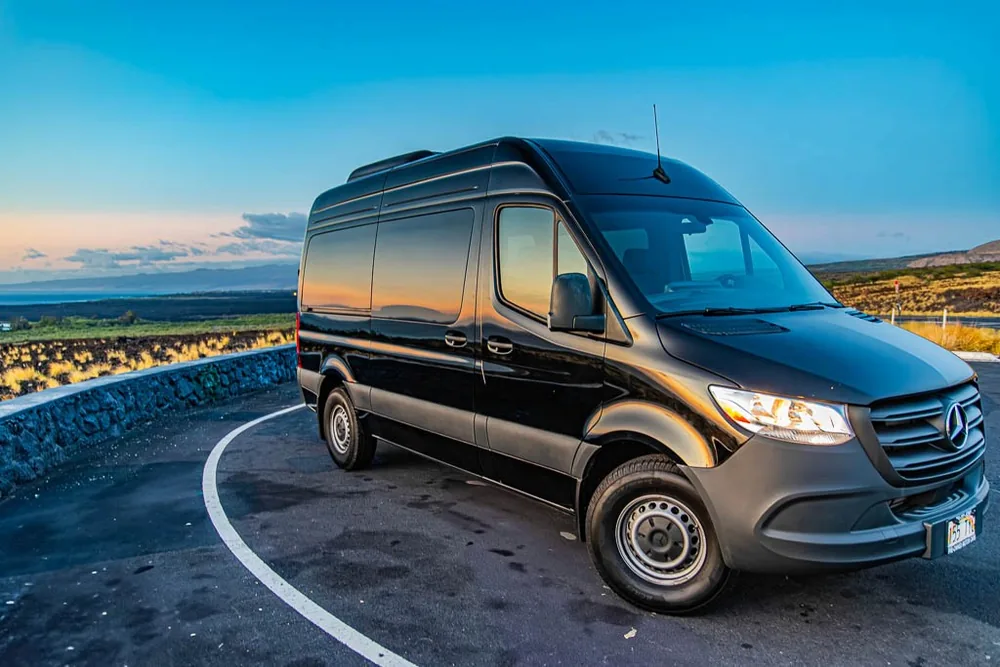24 Mercedes Sprinter Med Roof exterior photo 4