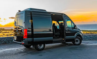 24 Mercedes Sprinter Med Roof