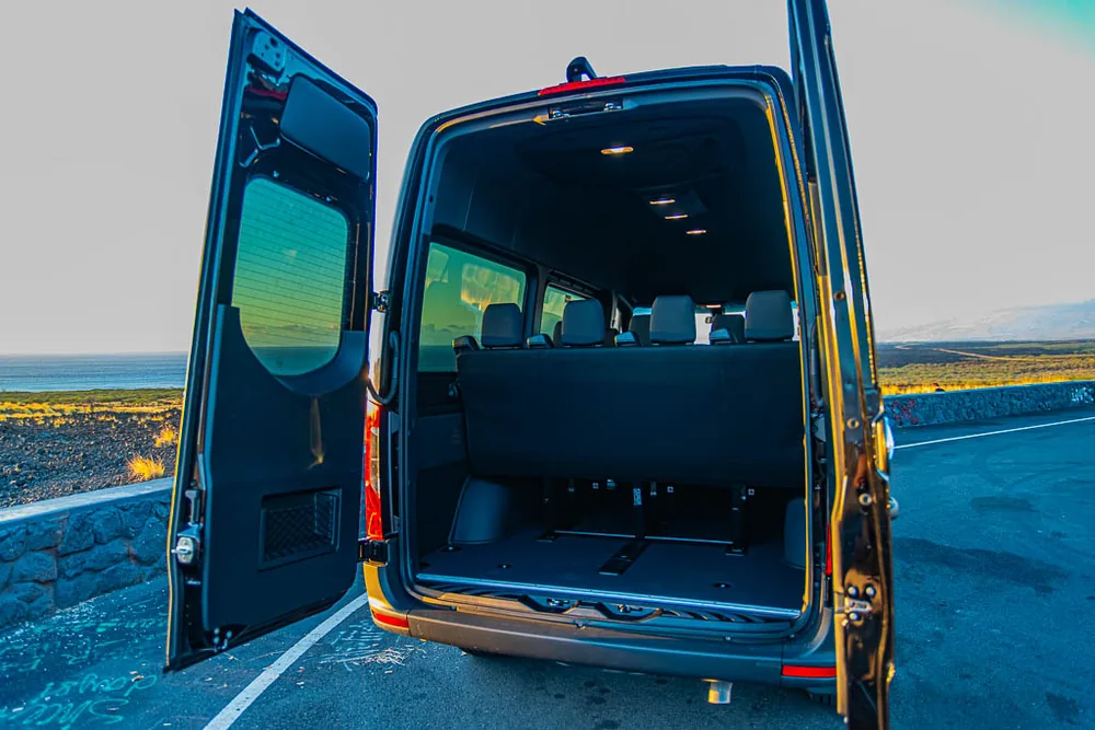 24 Mercedes Sprinter Med Roof interior photo 2