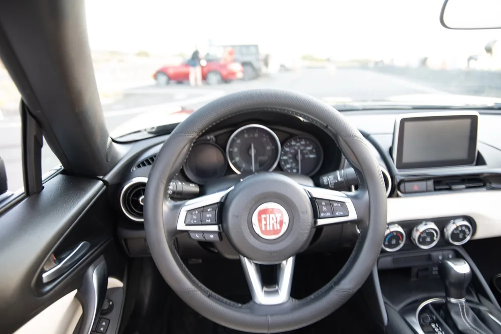 Fiat 124 Spider interior photo 2