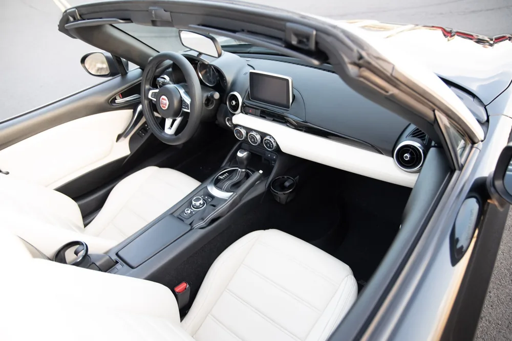 Fiat 124 Spider interior photo 3