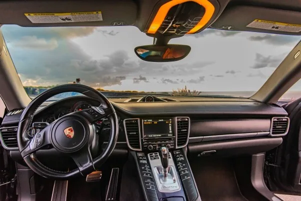 Porsche Panamera interior photo 1