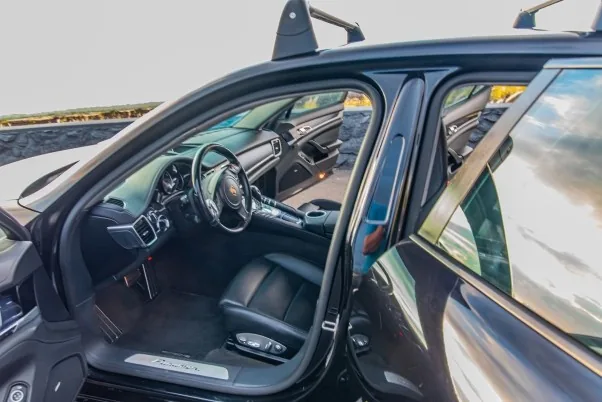 Porsche Panamera interior photo 4