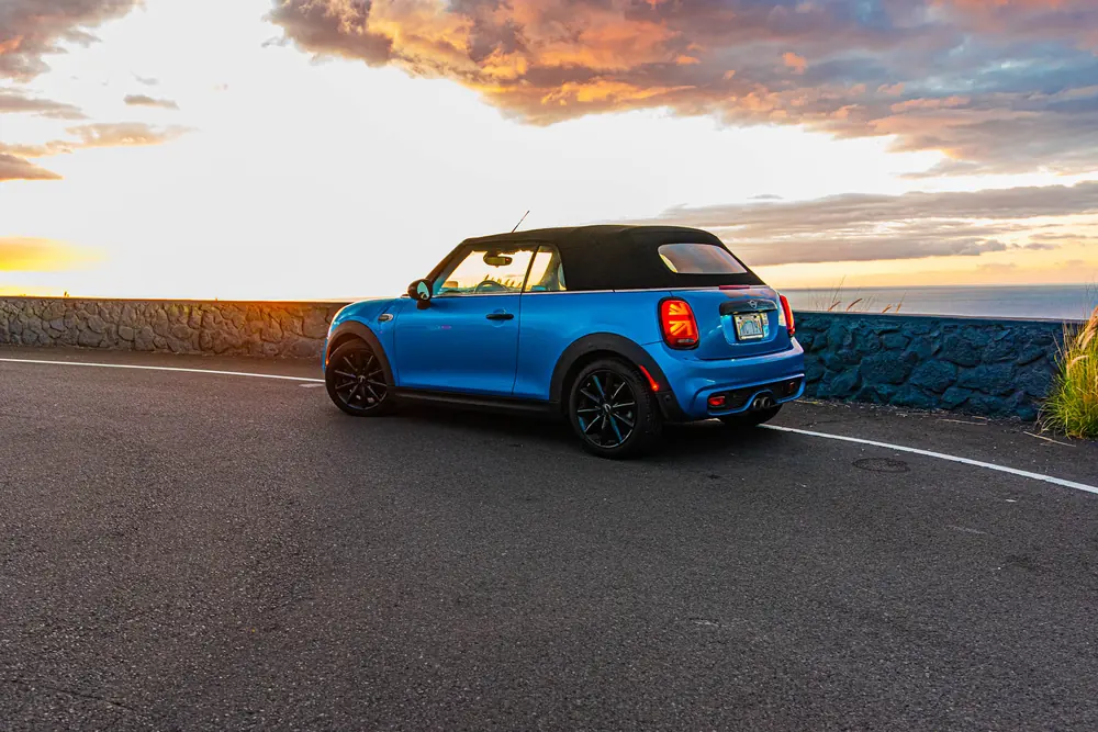 Blue Mini Cooper S exterior photo 2