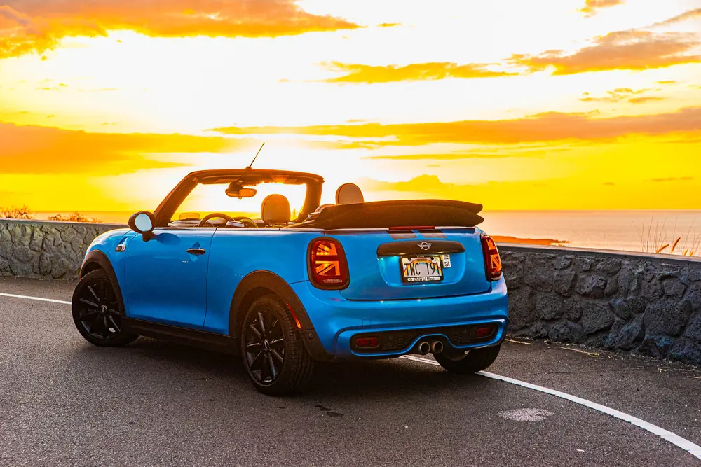 Blue Mini Cooper S exterior photo 3