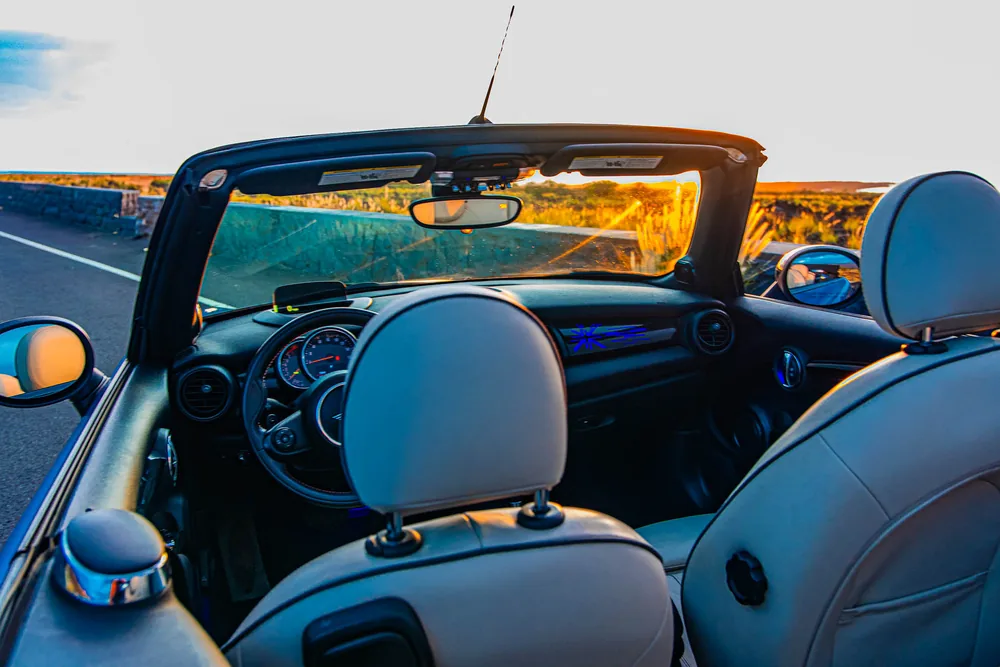 Blue Mini Cooper S interior photo 2