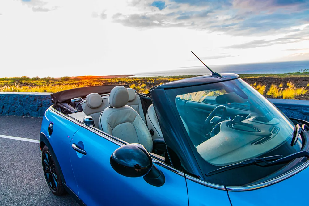 Blue Mini Cooper S interior photo 4