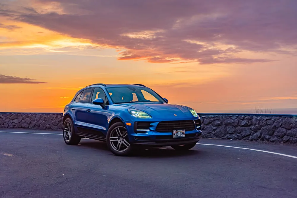 Blue Porsche Macan exterior photo 2