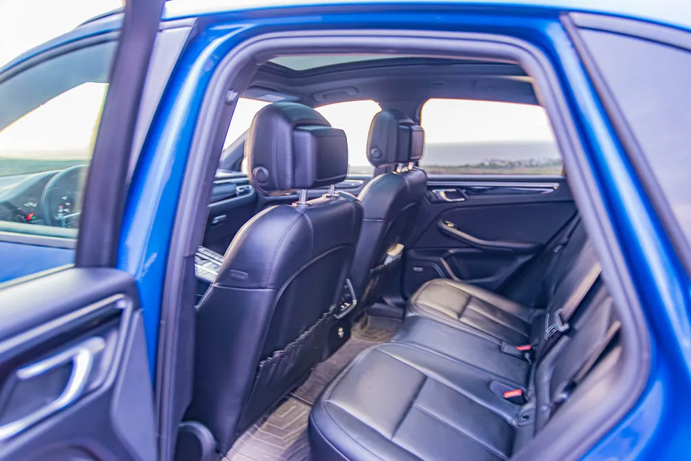 Blue Porsche Macan interior photo 3
