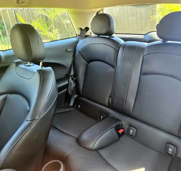 Mini Cooper S Hardtop interior photo 2