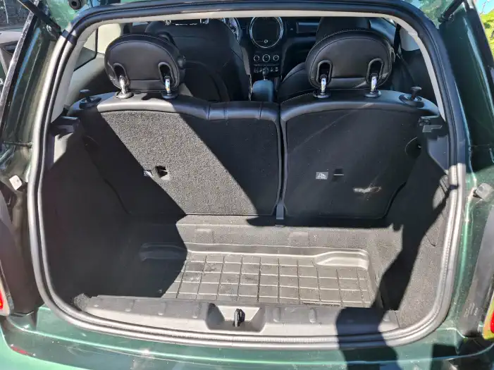 Mini Cooper S Hardtop interior photo 3