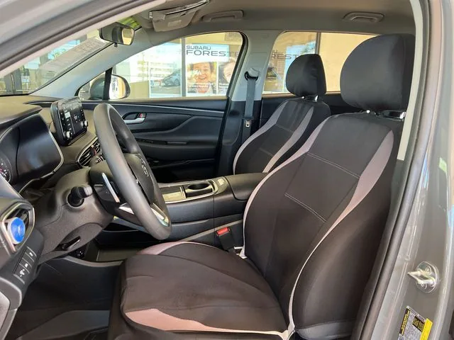 Hyundai Santa Fe interior photo 2