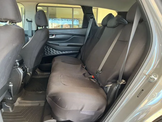 Hyundai Santa Fe interior photo 3