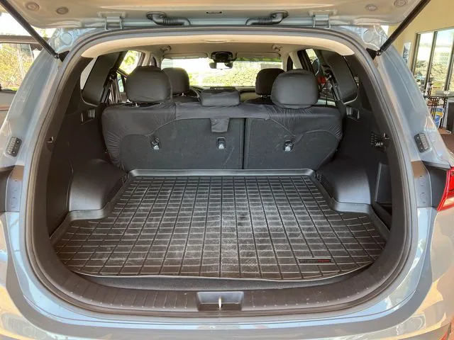 Hyundai Santa Fe interior photo 4