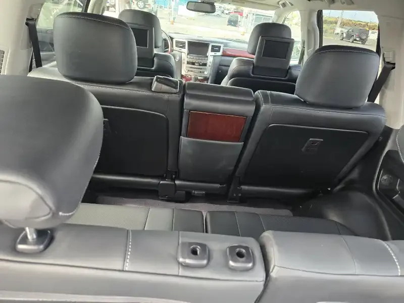 Lexus LX570 interior photo 1