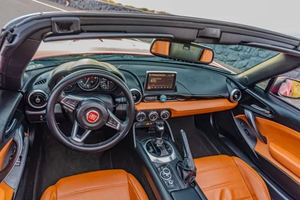 Fiat 124 Spider interior photo 1