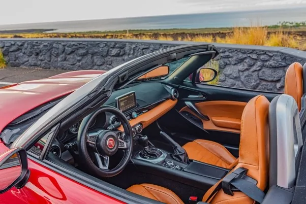 Fiat 124 Spider interior photo 2