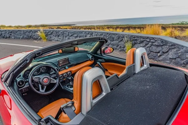Fiat 124 Spider interior photo 3