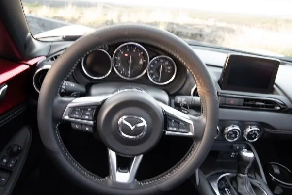 Mazda MX-5 Miata interior photo 1