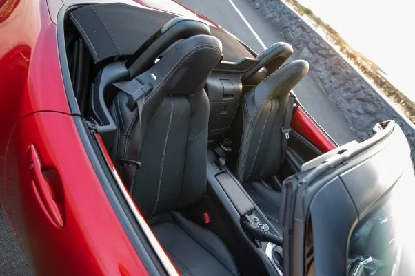 Mazda MX-5 Miata interior photo 3