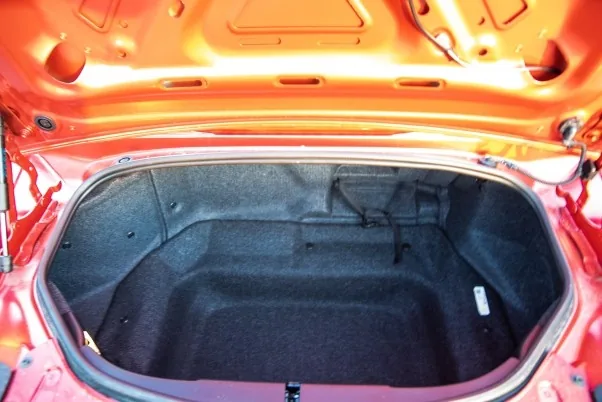 Mazda MX-5 Miata interior photo 4