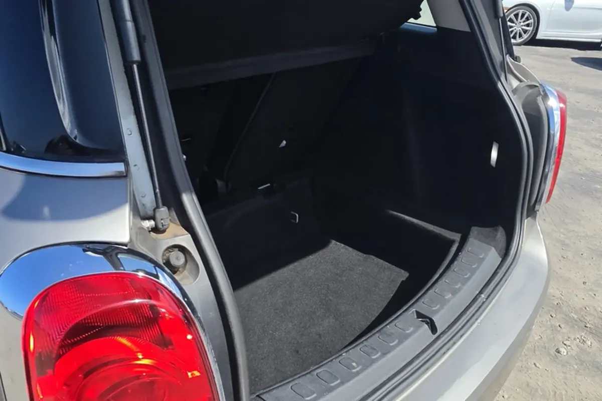 Mini Cooper Countryman interior photo 3