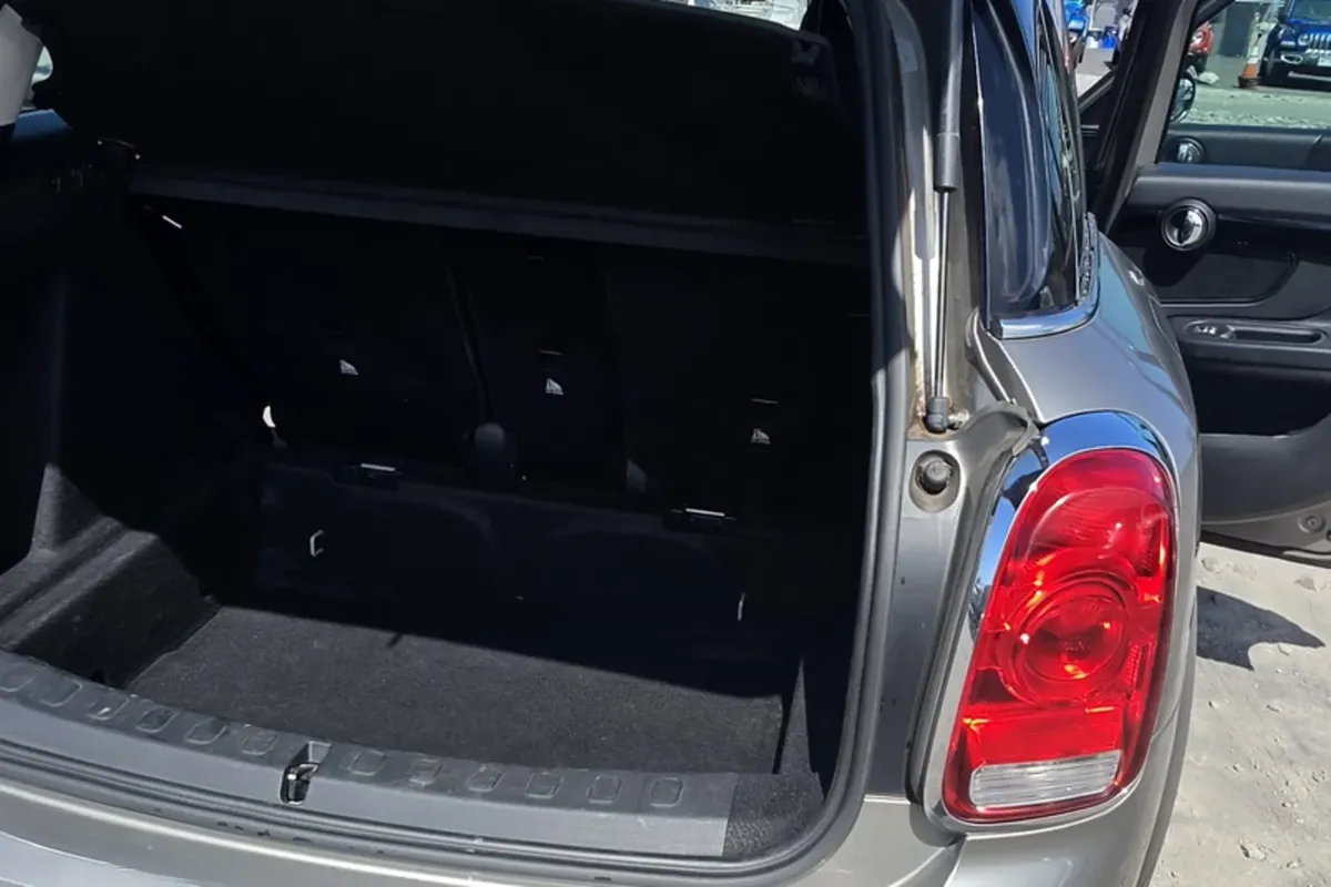 Mini Cooper Countryman interior photo 4