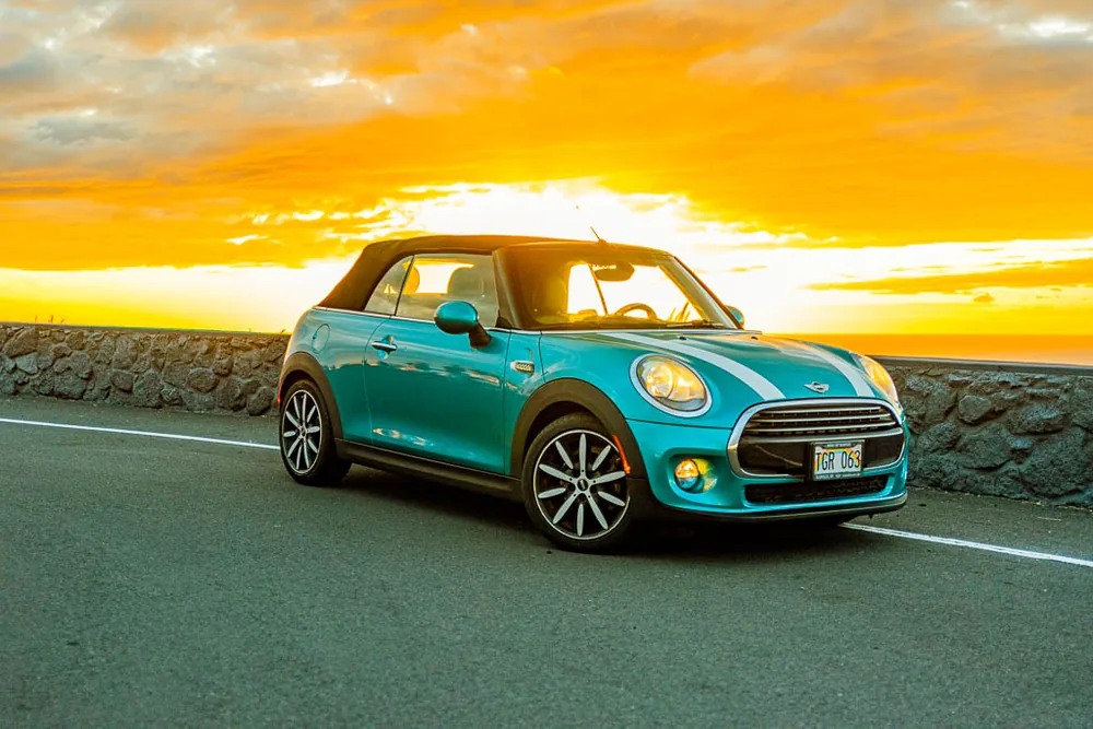 Teal Mini Cooper exterior photo 3