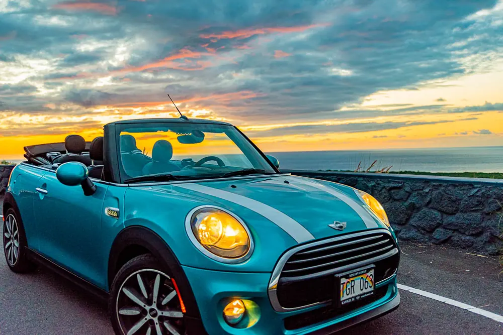 Teal Mini Cooper exterior photo 4