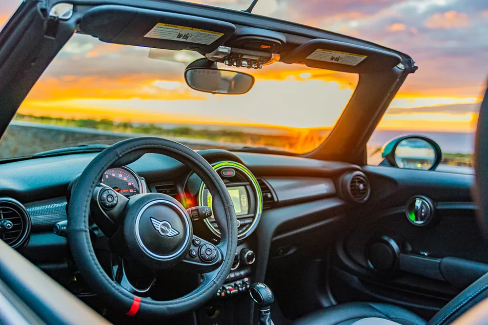 Teal Mini Cooper interior photo 4