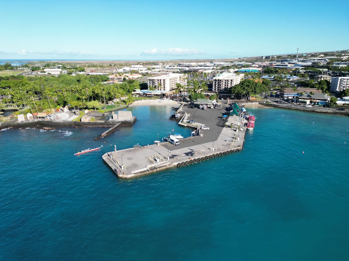 Kona cruise port car rental, cruise ship anchored off Kailua-Kona Big Island Hawaii